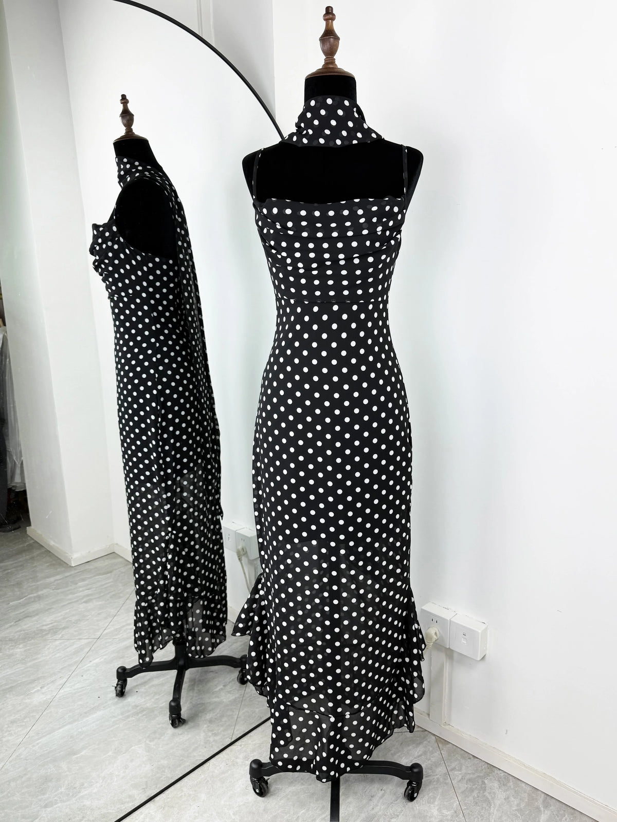 Vestido Largo de Lunares con Pañuelo