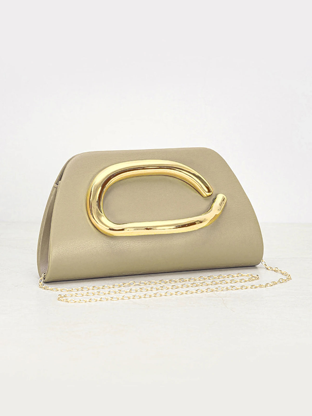 Clutch con Asa Dorada