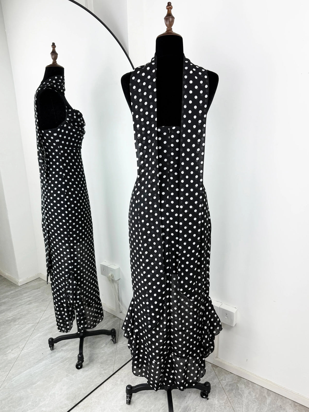 Vestido Largo de Lunares con Pañuelo