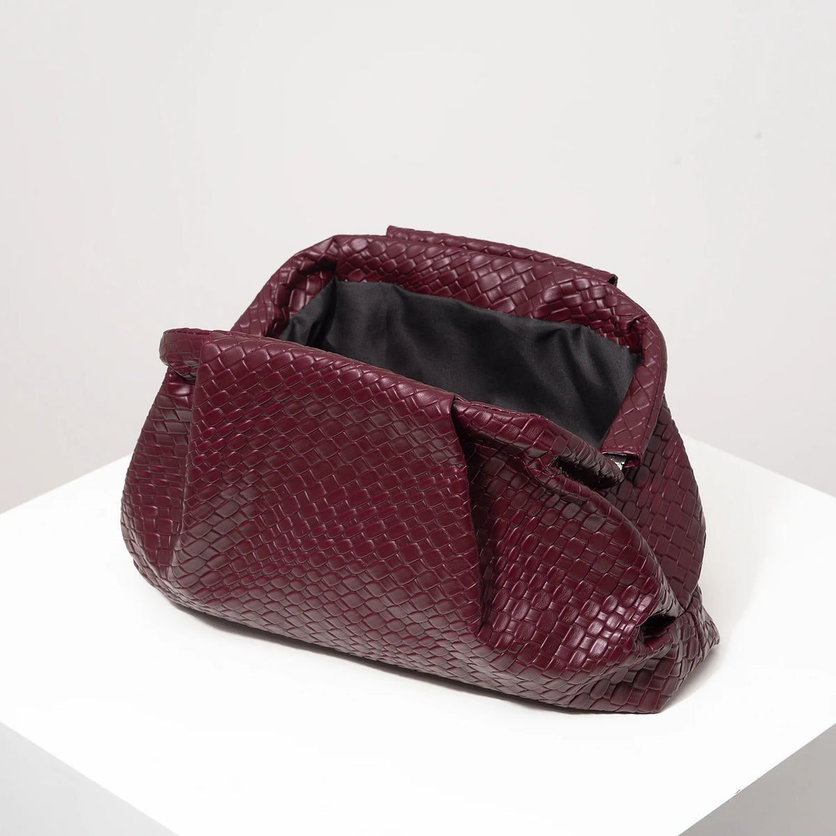 Clutch Trenzado Burdeos