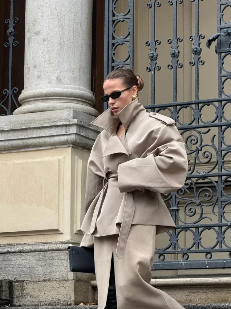 Chaqueta Gabardina Corta con Lazada
