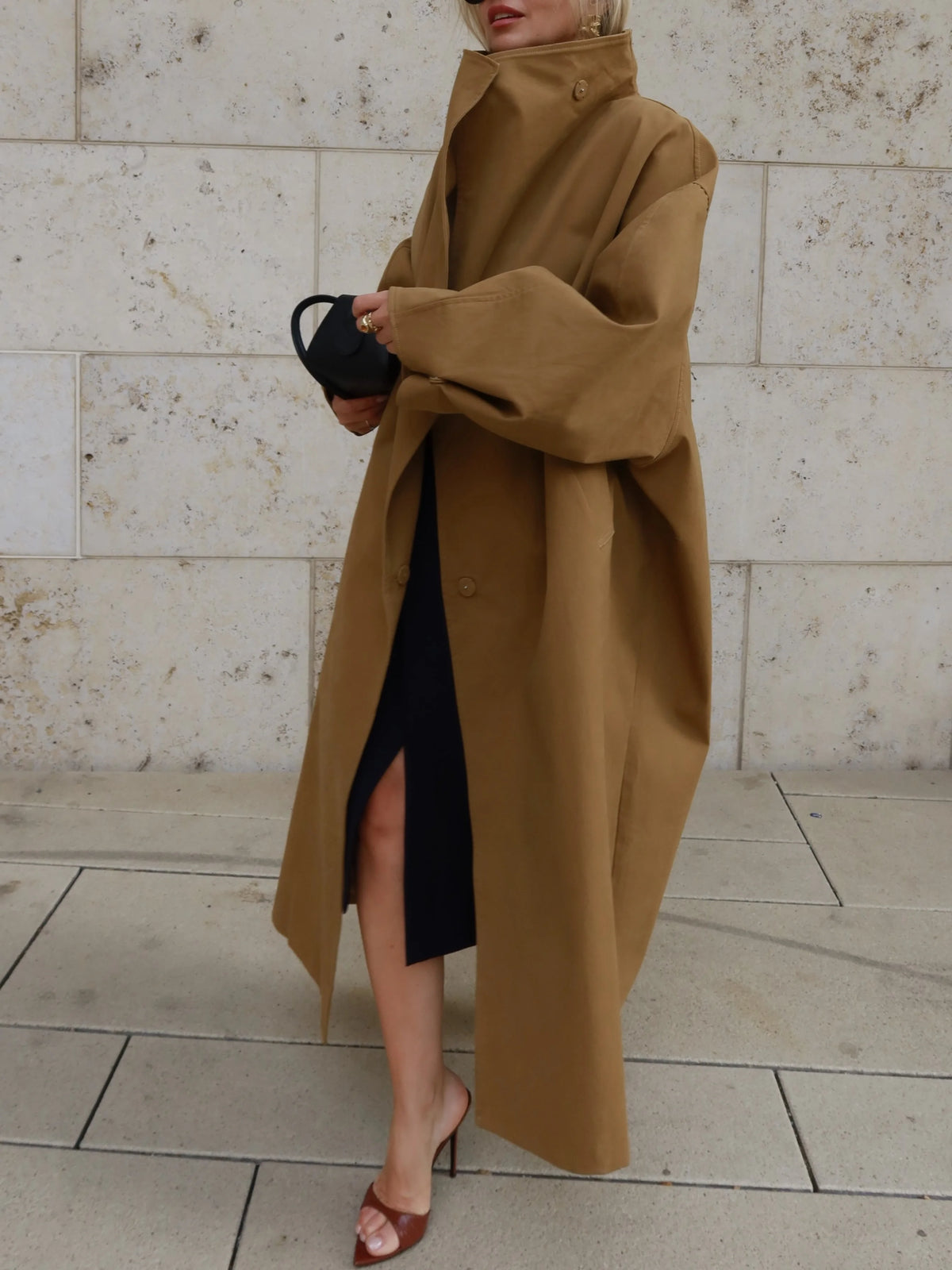 Gabardina Larga de Cuello Alto