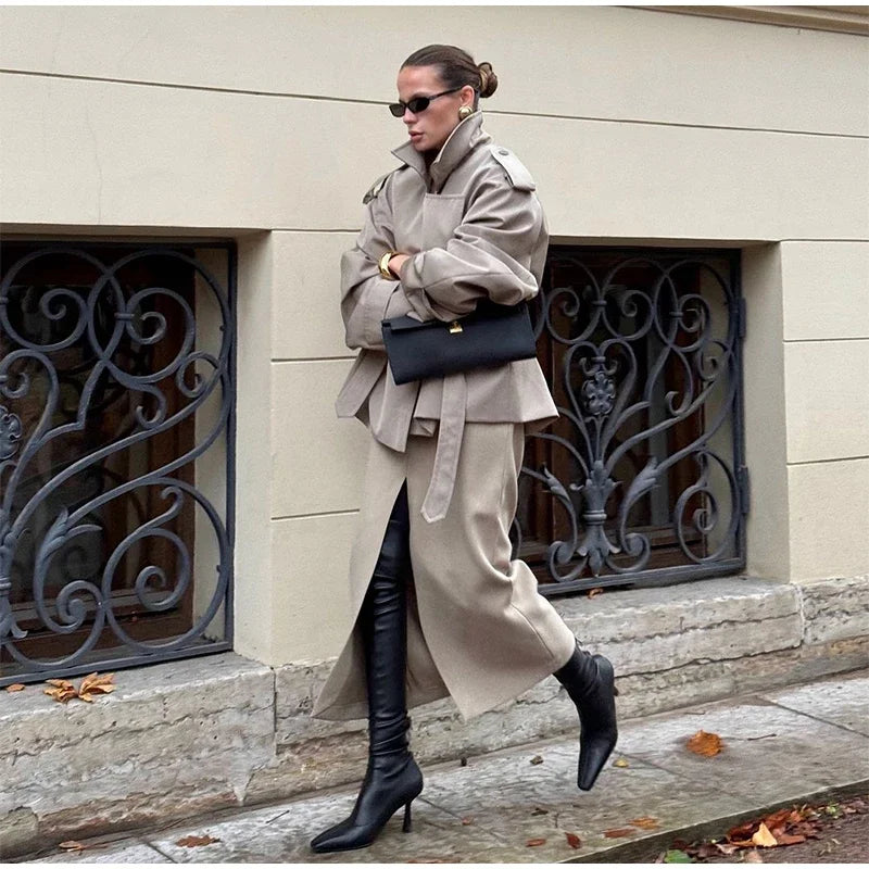 Gabardina Larga de Cuello Alto