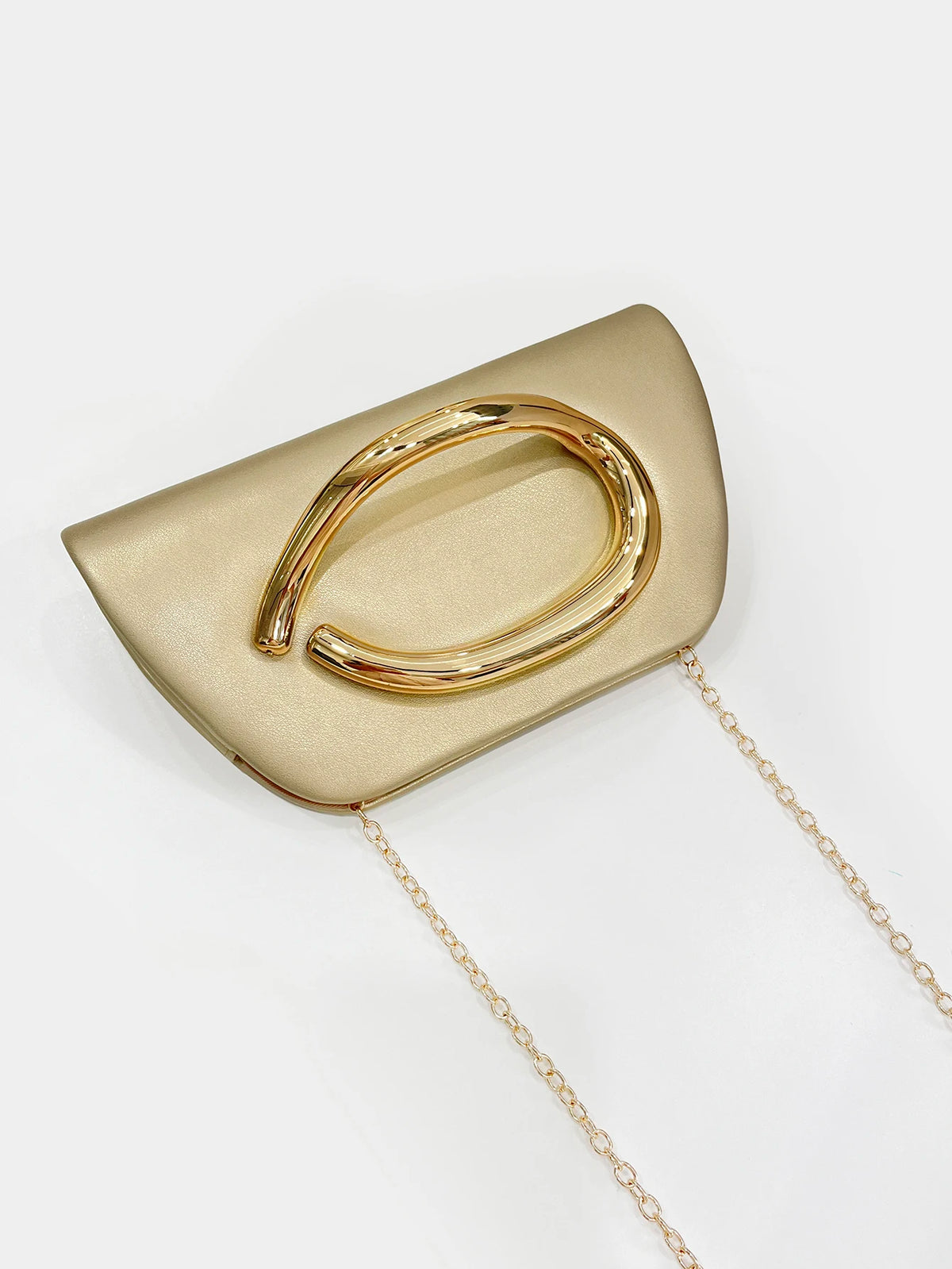 Clutch con Asa Dorada