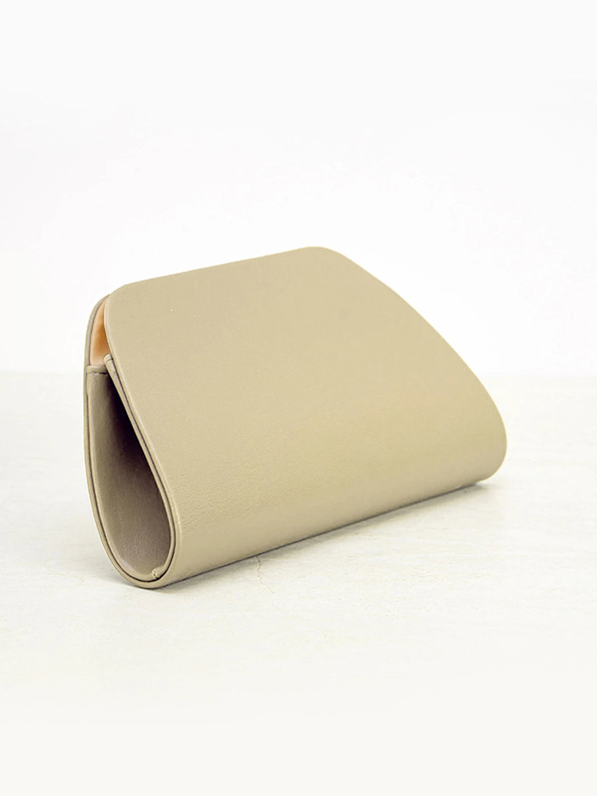 Clutch con Asa Dorada