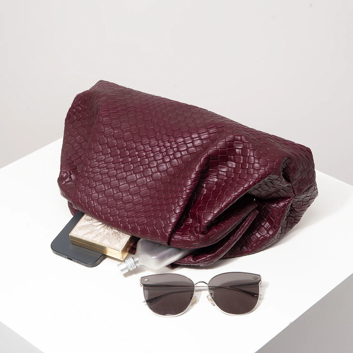 Clutch Trenzado Burdeos
