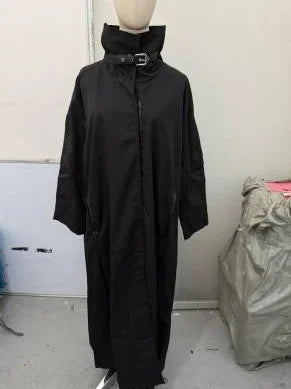 Gabardina Larga de Cuello Alto