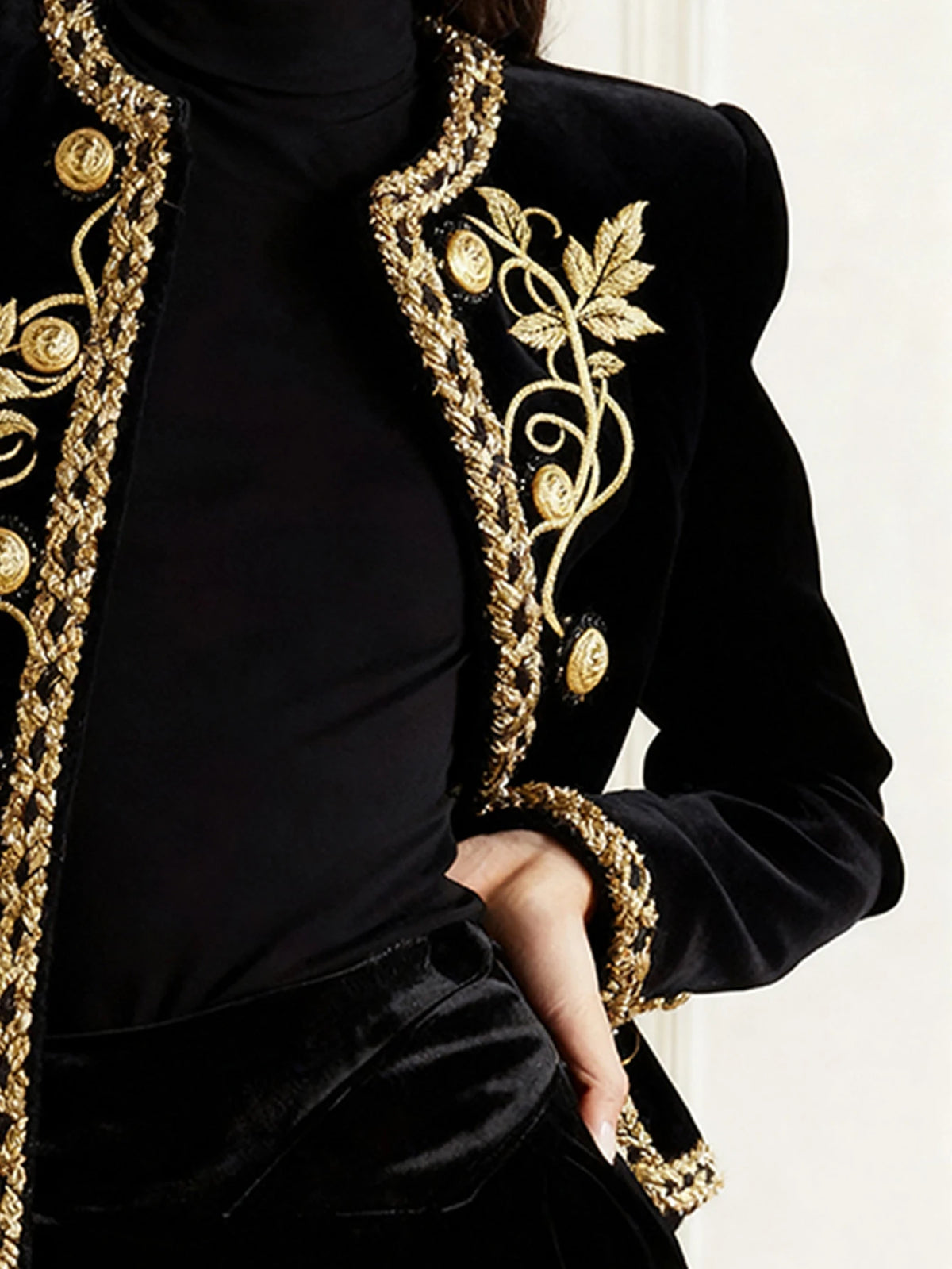 Chaqueta de Terciopelo Bordada en Oro
