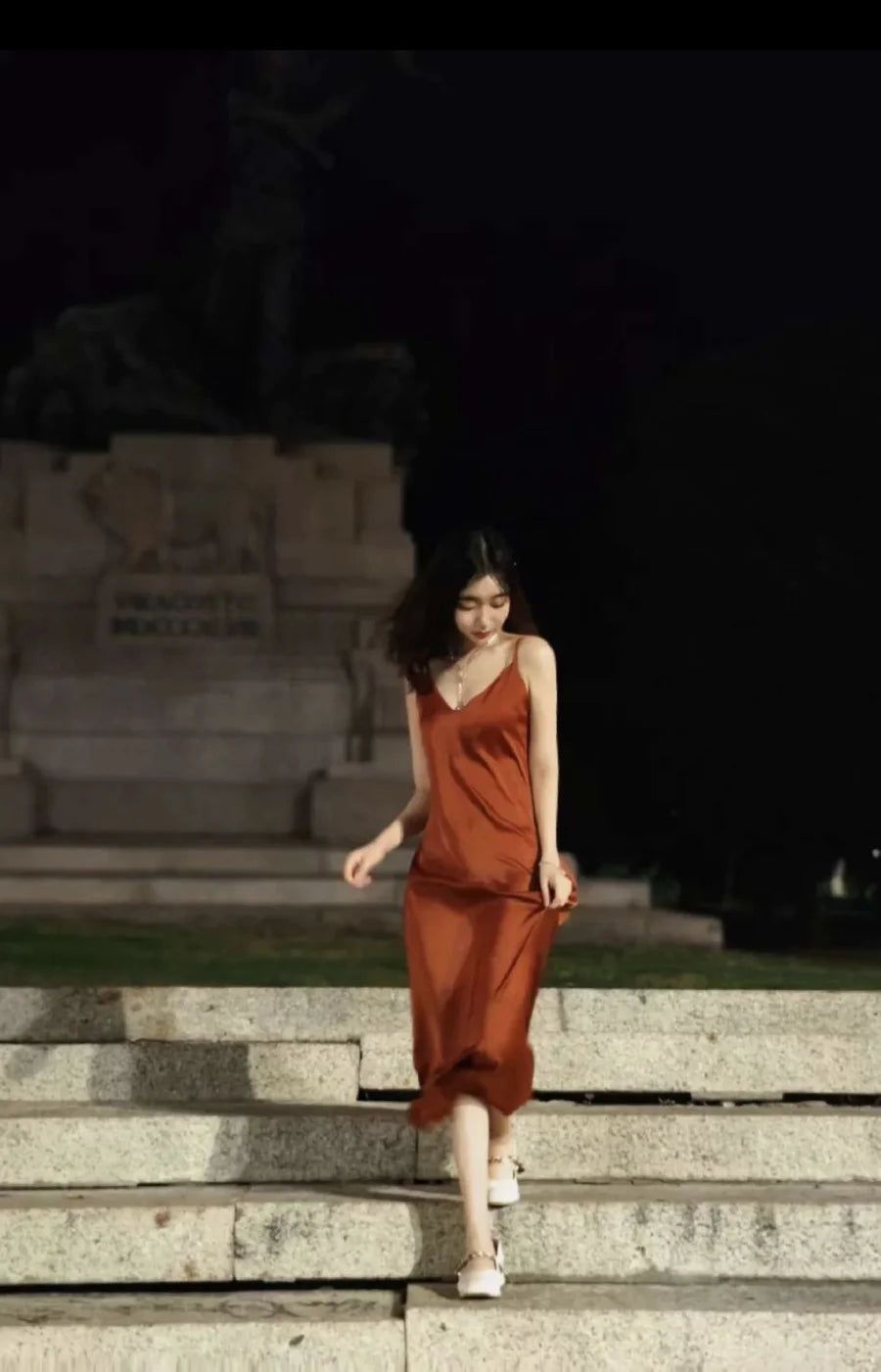 Vestido Slip Satinado Midi