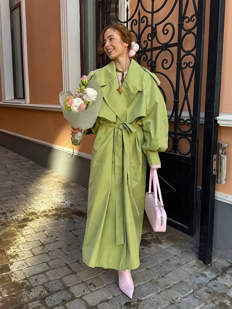 Gabardina Larga de Cuello Alto