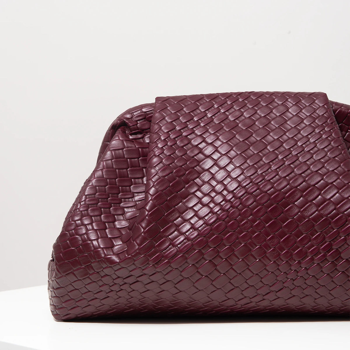 Clutch Trenzado Burdeos